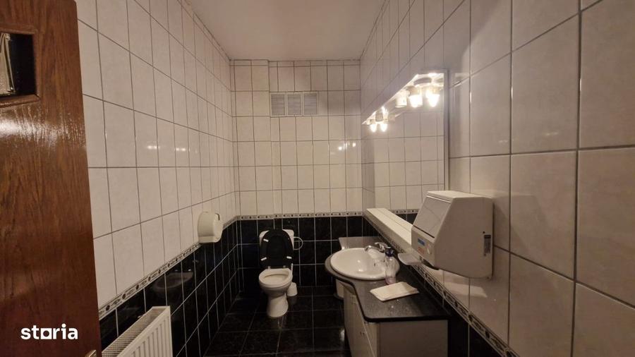 Spațiu comercial, de 800 mp, în Rovine
