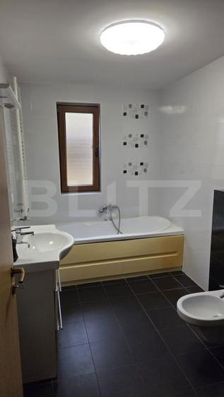 Apartament cu 3 camere decomandat, mobilat în Dumbrăvița