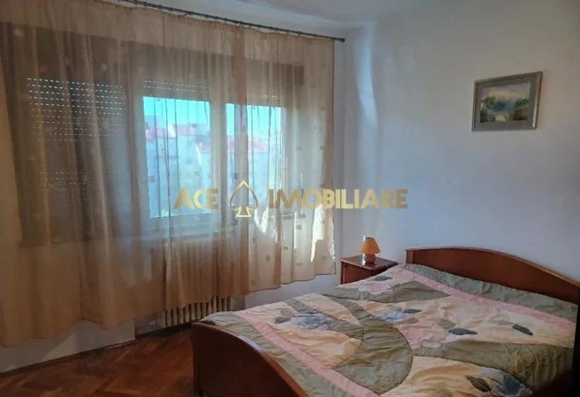 Apartament cu 3 camere semidecomandat, mobilat în Calea Călărașilor