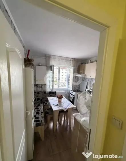 Apartament cu 2 camere decomandat în Micro 6