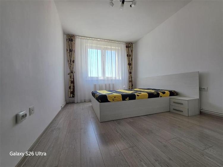 Apartament cu 2 camere semidecomandat în 13 Decembrie