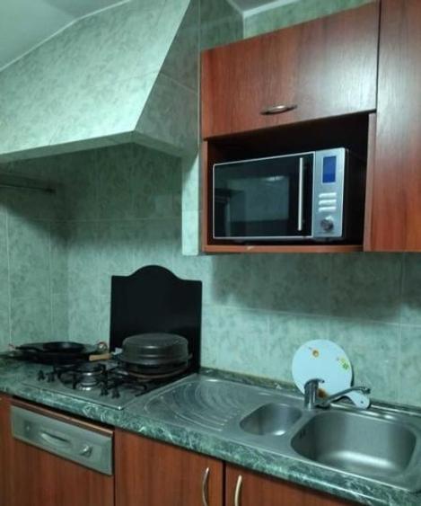 Apartament cu 3 camere semidecomandat, mobilat în Pantelimon