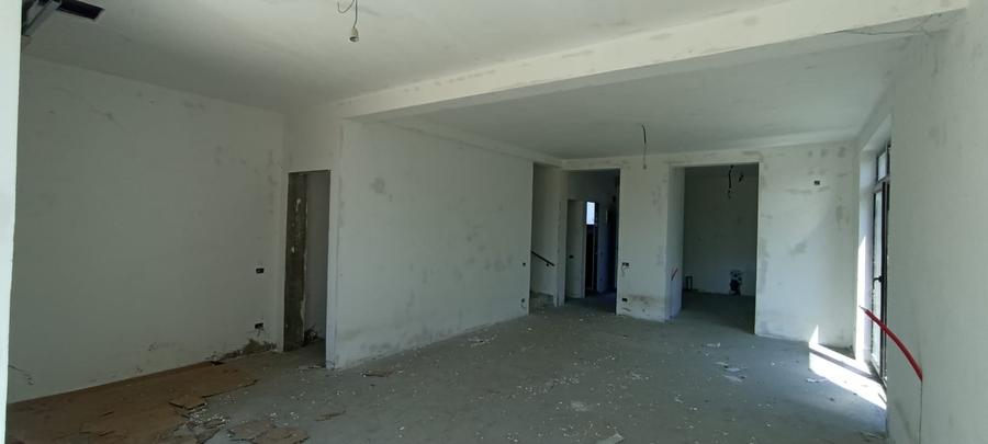 Duplex cu 4 camere cu Canalizare în Vest
