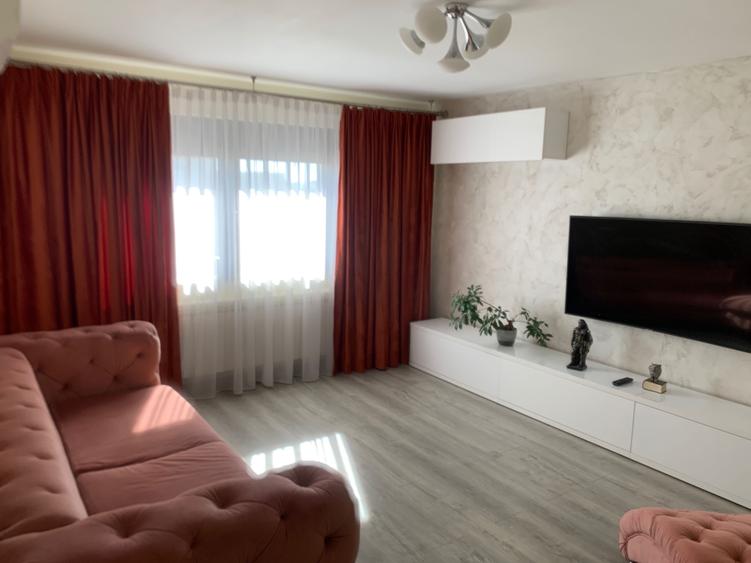 Apartament cu 3 camere decomandat în Central