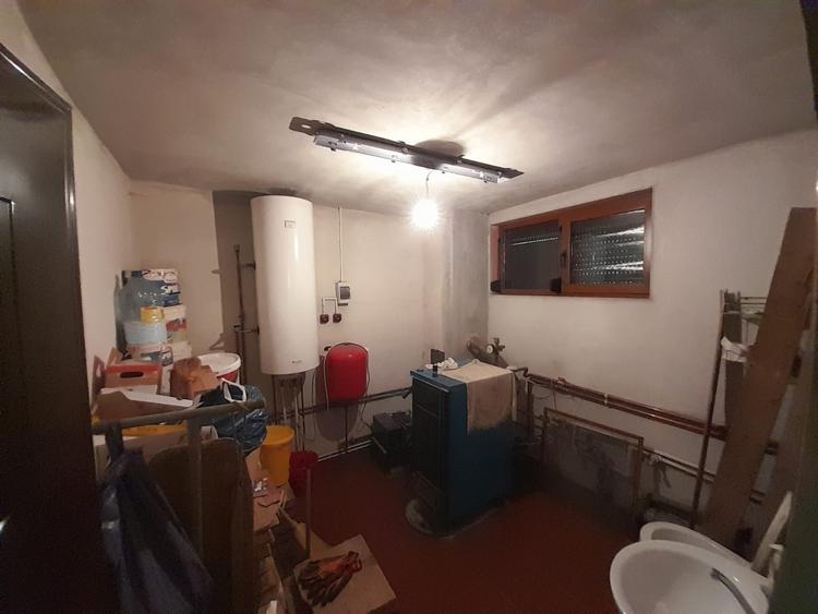 Casă individuală cu 5 camere cu Canalizare în Nord