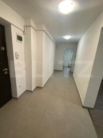 Apartament cu 3 camere semidecomandat în Est