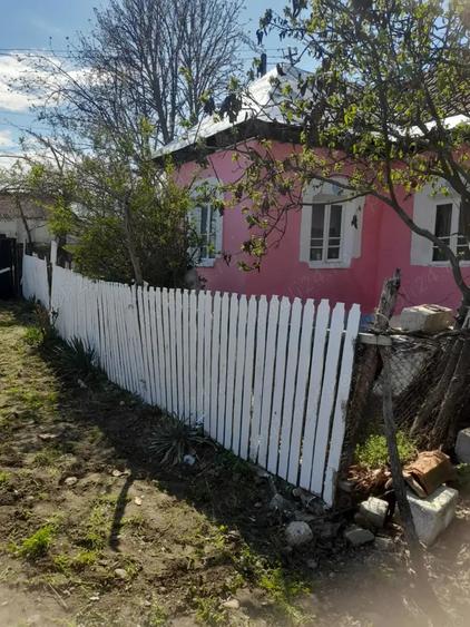 Casă cu 2 camere cu Teren 2007 Mp în Sălcuța