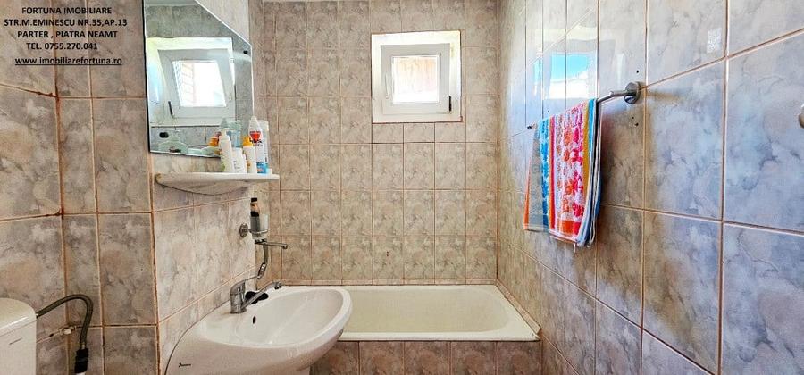 Apartament cu 3 camere semidecomandat în Dărmănești