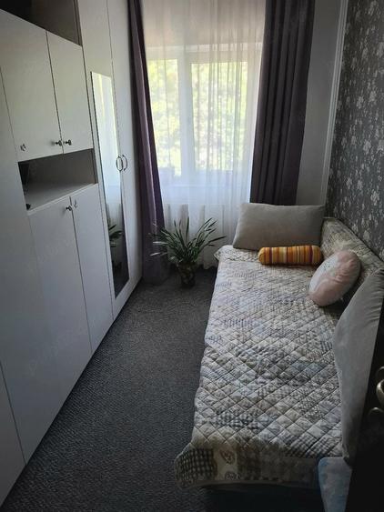 Apartament cu 3 camere decomandat în Lipovei