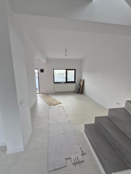 Casă individuală cu 3 camere cu Teren 250 Mp în Central