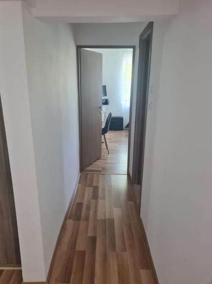 Apartament cu 3 camere decomandat în 1 Decembrie