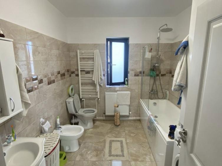 Casă cu 3 camere în Letea Veche