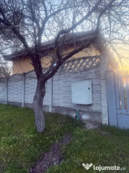 Casă cu 3 camere cu Teren 1090 Mp în Pielești