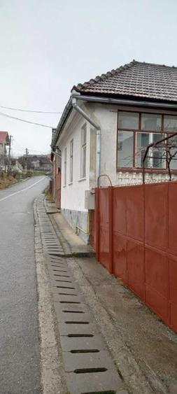 Casă cu 4 camere cu Teren 1500 Mp în Central