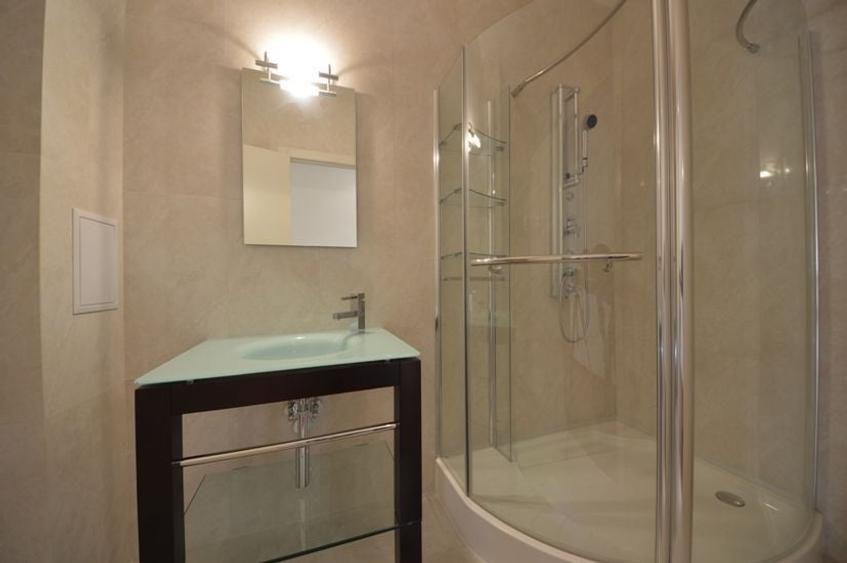 Apartament cu 5 camere decomandat în Primăverii