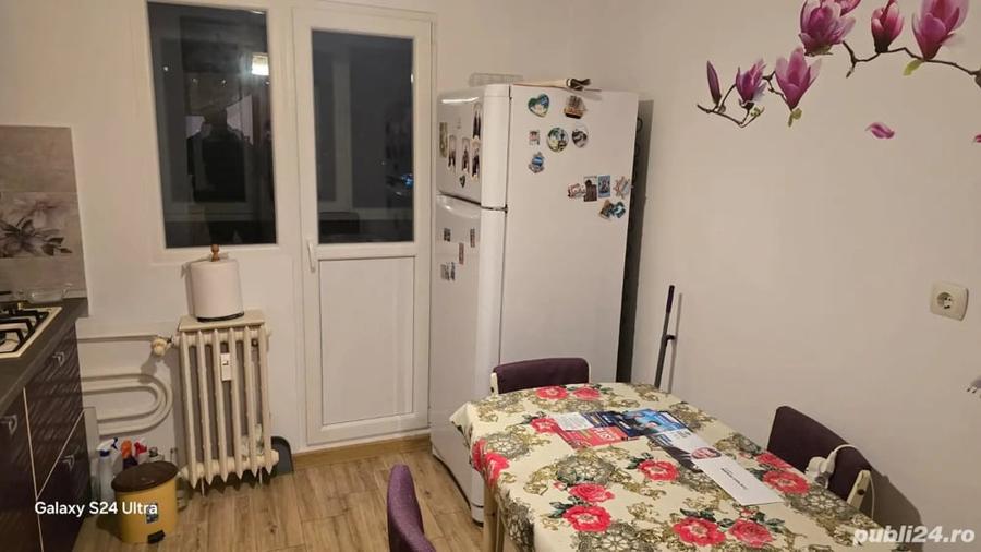 Apartament cu 3 camere semidecomandat, mobilat în Drumul Taberei