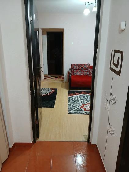 Apartament cu 2 camere semidecomandat în Podu Roș