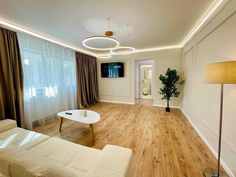 Apartament cu 3 camere semidecomandat în Exterior Vest