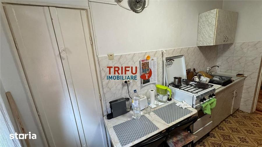 Apartament cu 3 camere semidecomandat în Cetate