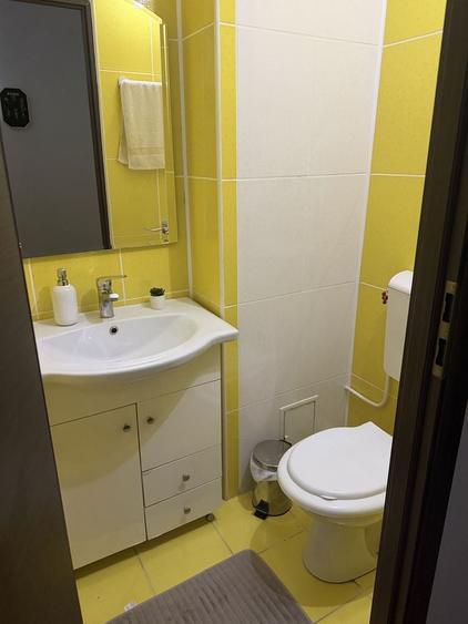 Apartament cu 3 camere decomandat în Exterior Vest