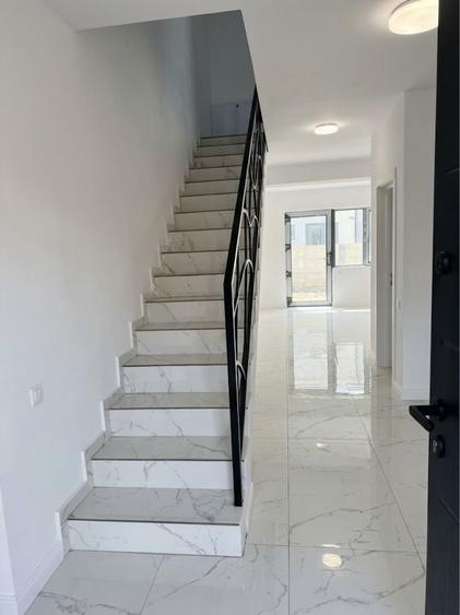Casă cu 4 camere în Bragadiru