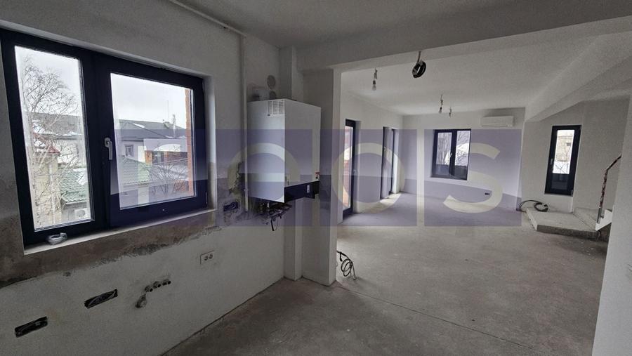 Casă individuală cu 9 camere cu Canalizare în Drumul Sării