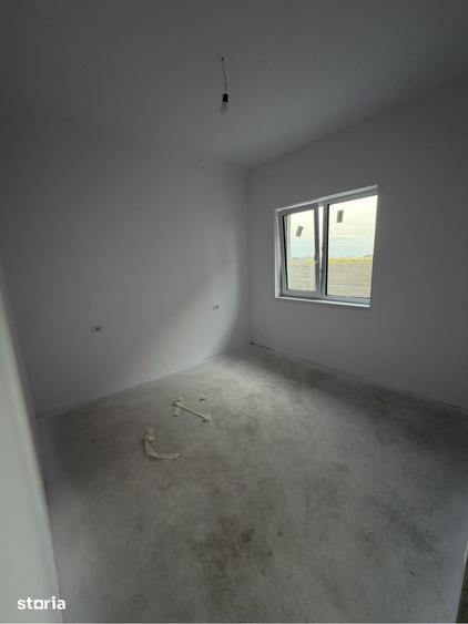 Casă cu 4 camere cu Teren 380 Mp în Sânandrei