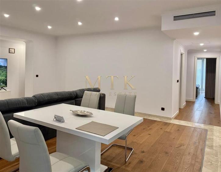Apartament cu 3 camere decomandat, mobilat în Arcul de Triumf
