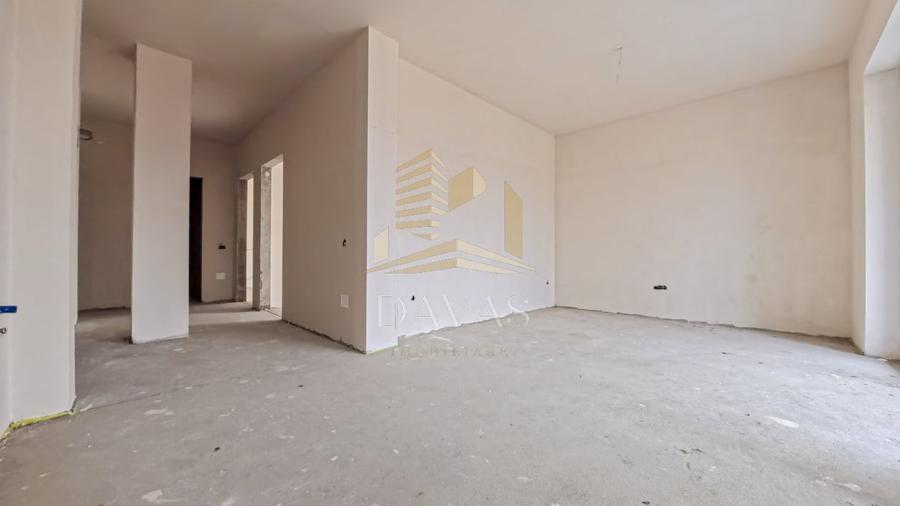 Apartament cu 3 camere semidecomandat în Baciu