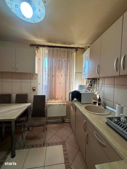 Apartament cu 3 camere semidecomandat în Careiului