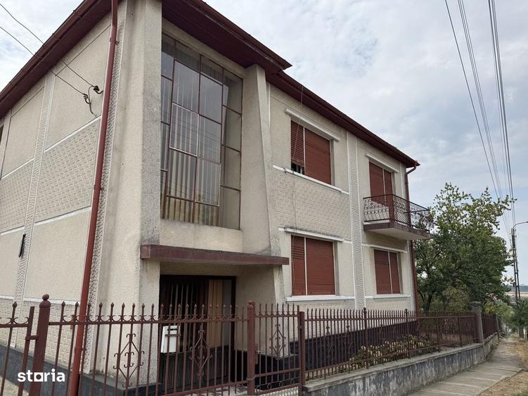 Casă cu 4 camere în Ardud