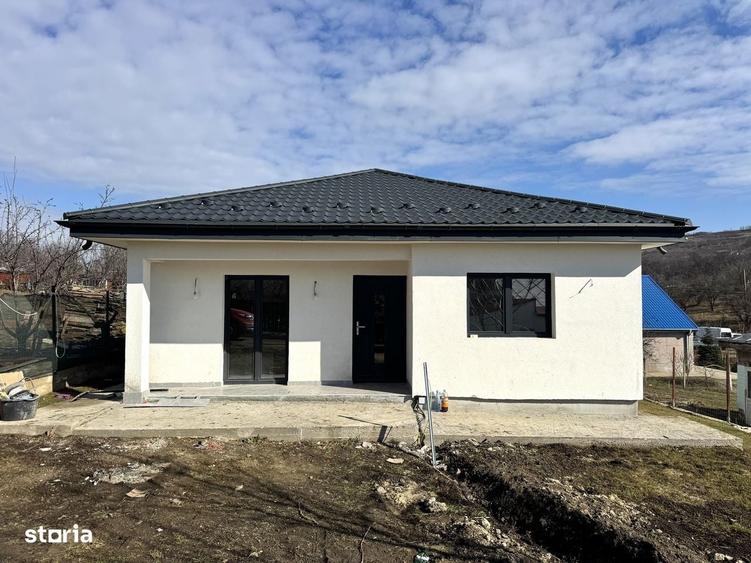 Casă cu 3 camere cu Teren 400 Mp în Tomești