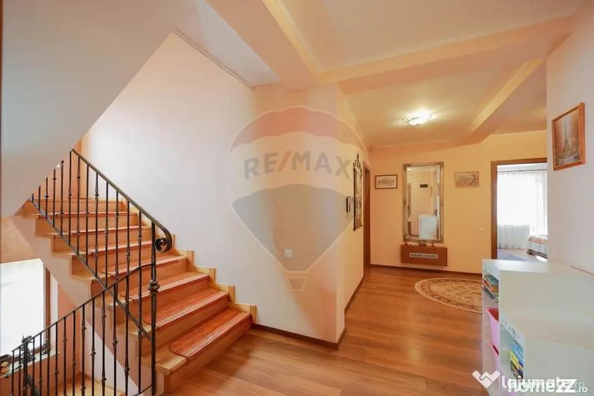 Casă cu 5 camere cu Teren 1000 Mp în Sânmartin