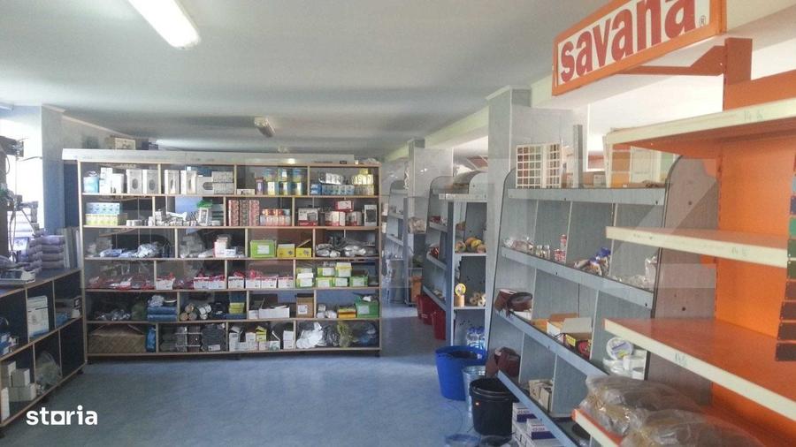 Spațiu comercial, de 850 mp, în Coșna