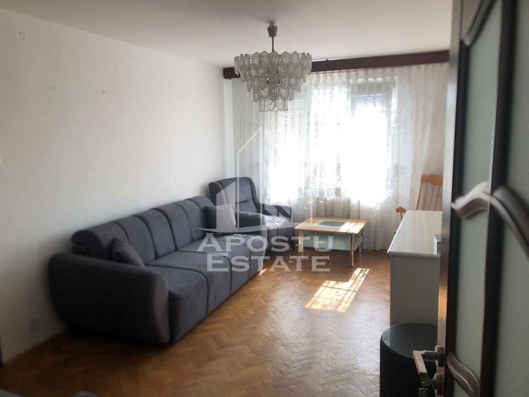 Apartament cu 4 camere semidecomandat în Circumvalațiunii