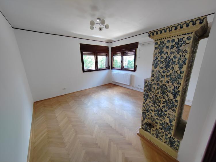 Apartament cu 3 camere decomandat în Ștefan cel Mare