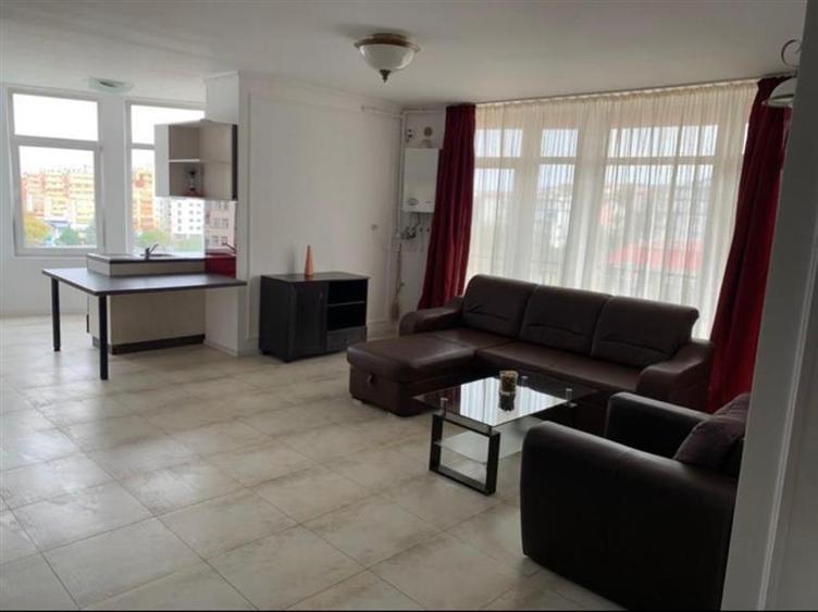 Apartament cu 3 camere circular, mobilat în Zorilor