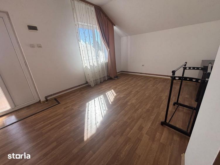 Casă cu 6 camere cu Teren 600 Mp în Tomești