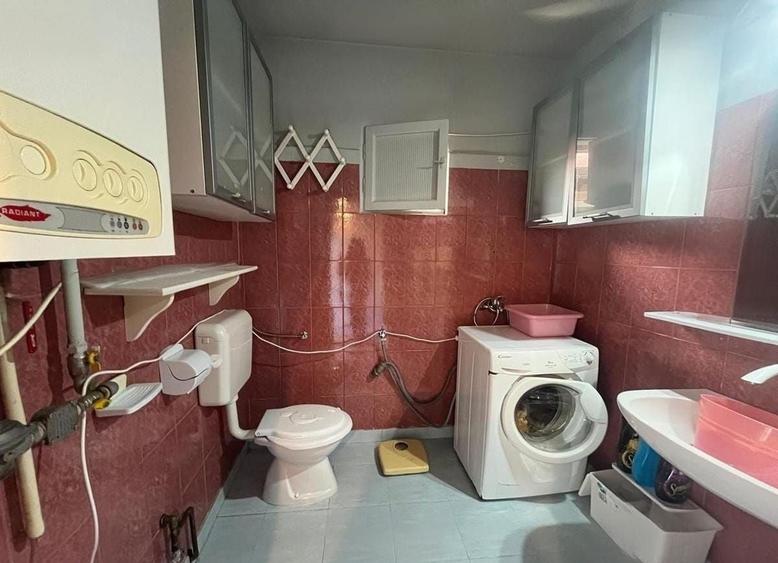 Apartament cu 4 camere semidecomandat în Central