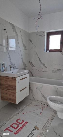Casă cu 5 camere cu Teren 350 Mp în Domnești
