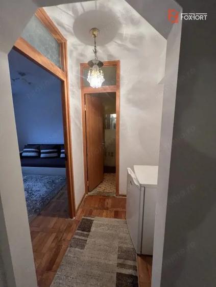 Apartament cu 4 camere semidecomandat, mobilat în Girocului