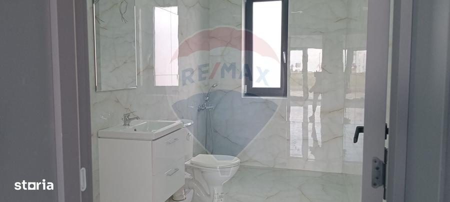 Casă cu 4 camere decomandat în Vladimirescu