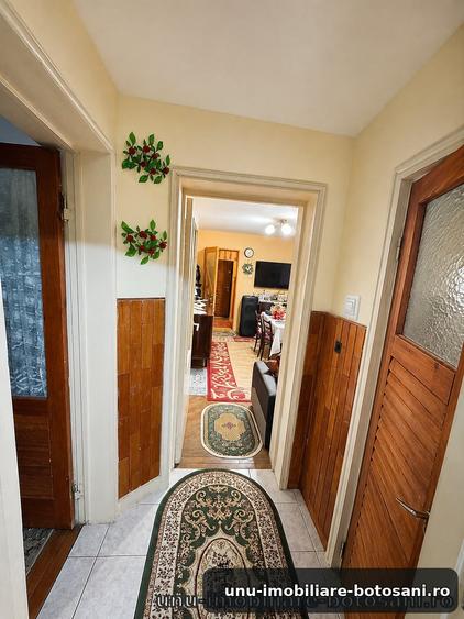 Apartament cu 3 camere semidecomandat în Central