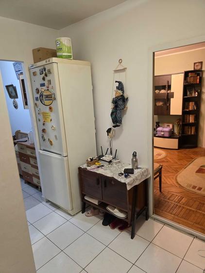 Apartament cu 3 camere semidecomandat în Exterior Vest