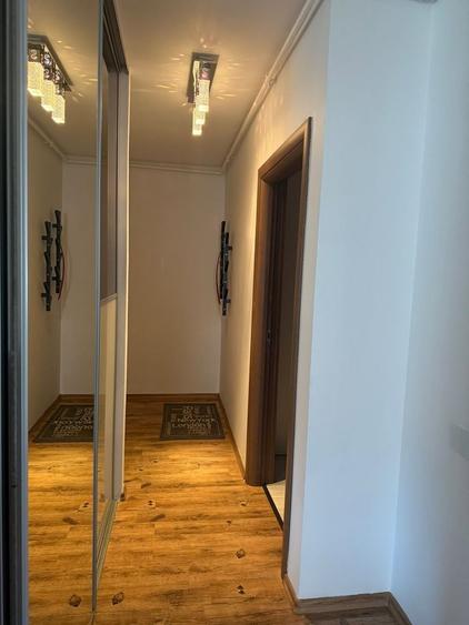 Apartament cu 2 camere semidecomandat, mobilat în Florești