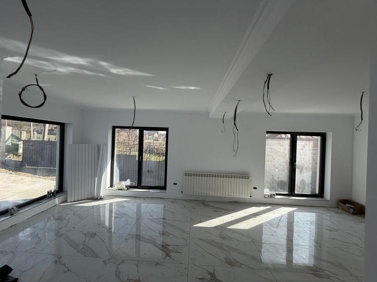 Casă cu 4 camere în Central