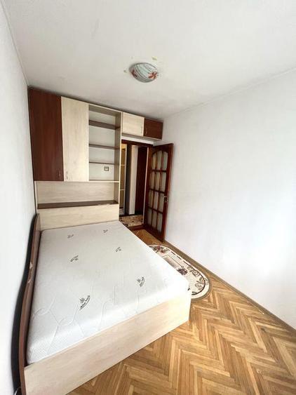 Apartament cu 3 camere decomandat în Nicolina
