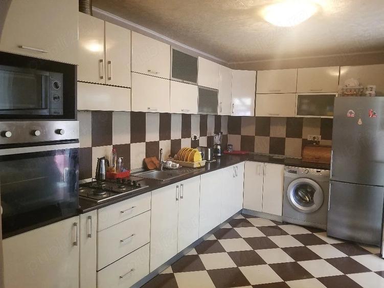 Casă cu 6 camere cu Teren 770 Mp în Grădiște