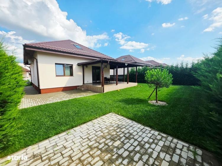 Casă cu 4 camere în Păulești