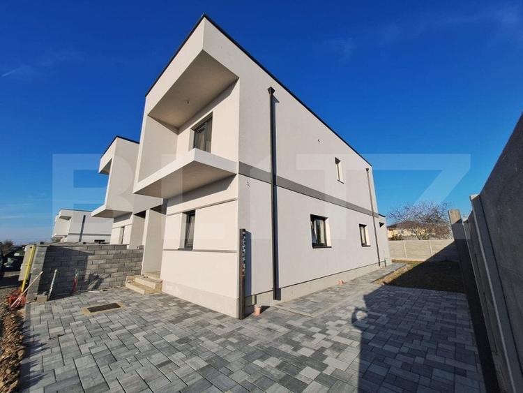 Duplex cu 4 camere cu Canalizare în Moșnița Veche